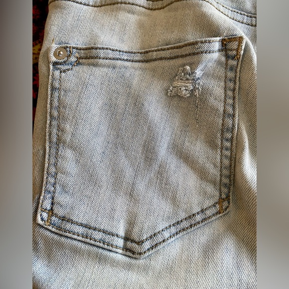 ANTHROPOLOGIE Light denim, distressed. high-rise Pilcro jeans. Size 28 - Picture 5 of 10